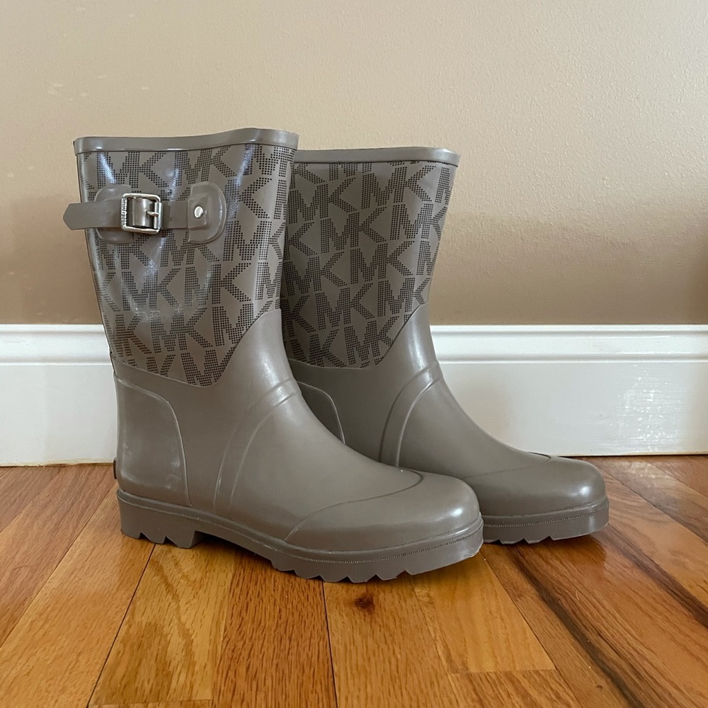 Michael kors rain boots